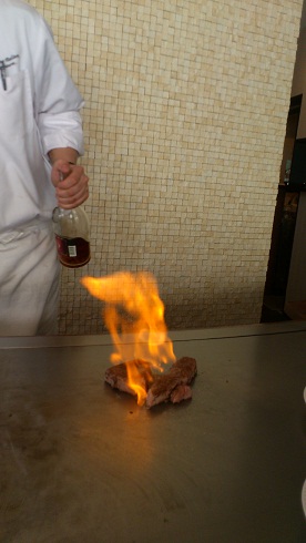 燃えるお肉.JPG